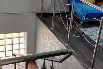 Casa cu etaj de vanzare . - 2