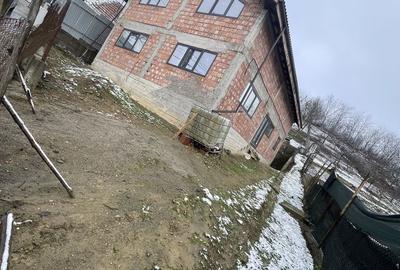 Casă cu 4 camere în Central - 2