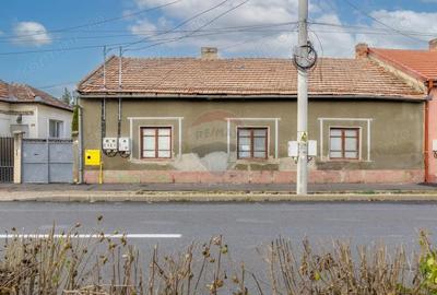 Casă cu Teren 454 Mp în Bujac