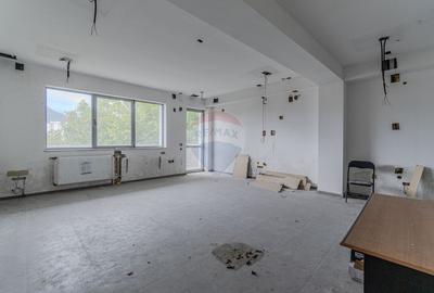 Cladire de 902 mp utili de vanzare, zona Grivitei - DN 13, COMISION 0 - 49