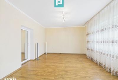Casă cu 6 camere cu Teren 1706 Mp în Central