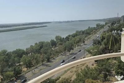 Apartament cu 3 camere decomandat în Faleză