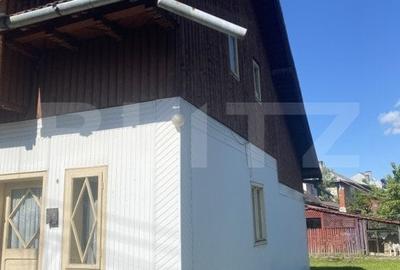 Casa de vanzare, cu 4 camere, 92 mp, zona Campulung Moldovenesc