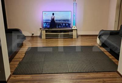 Apartament cu 3 camere semidecomandat, mobilat în Podul de Piatră - 1