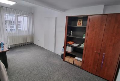 Birou, de 23 mp, în Universitate - 2