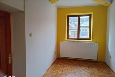 Apartament cu 3 camere în Central - 1