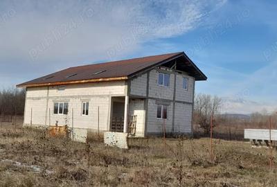 Casă în Copăcioasa - 2