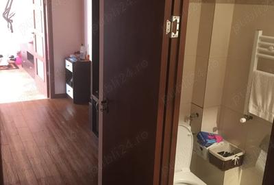 Proprietar vand apartament 3 camere, Resita, central, str Libertatii - 3
