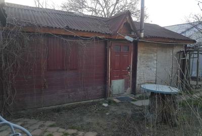 Casă cu 2 camere cu Teren 1000 Mp în Tomești