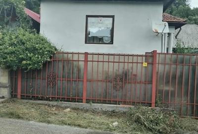 Casă individuală cu 2 camere cu Teren 440 Mp în Soveja - 1