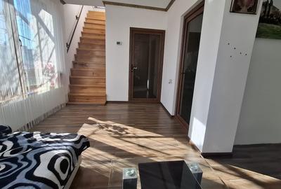 Casă individuală cu 4 camere cu Canalizare în Km 5 - 12