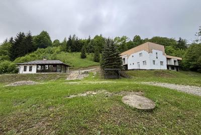 Casă cu 4 camere în Central - 2