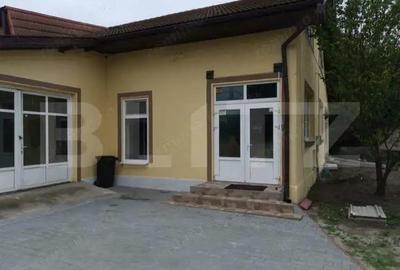Cladire comerciala, 688 mp, 14 camere, zona Craiova Nord (Isalnita)