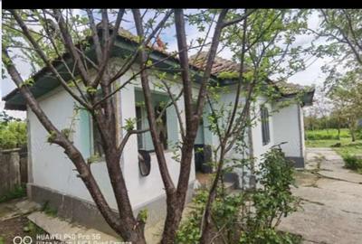 Casa cu teren de vanzare