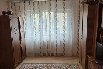 Apartament cu 2 camere decomandat în Tractorul - 1