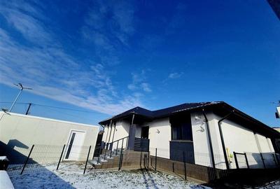 Casa individuala de vanzare cu priveliste frumoasa si garaj - 1