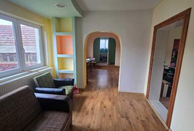 Casă cu 4 camere în Central - 2