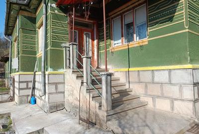 Casă cu 3 camere cu Teren 5208 Mp în Oprișești - 3