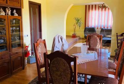 Casă cu 6 camere cu Teren 2500 Mp în Central - 13