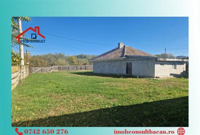 Casă cu 3 camere cu Teren 1877 Mp în Est