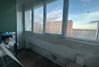 Apartament cu 3 camere semidecomandat, mobilat în Complex Studențesc - 2