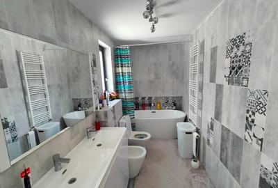 Duplex cu 4 camere cu Canalizare în Rediu - 12