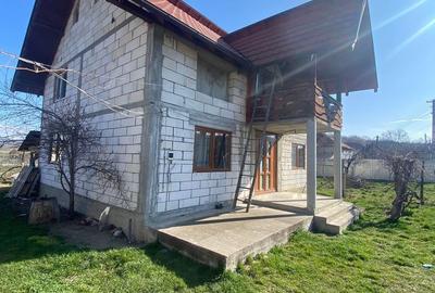 Casă individuală cu 6 camere cu Canalizare în Tigveni - 31