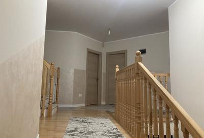 Casă cu 4 camere în Central - 2