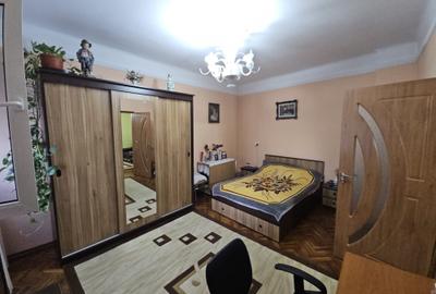 Apartament cu 3 camere semidecomandat, mobilat în Decebal - 1