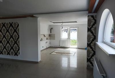 Casă cu 6 camere în Central