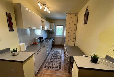 VAND apartament 4 camere decomandat, et,3,renovat,zona Vasile Aaron