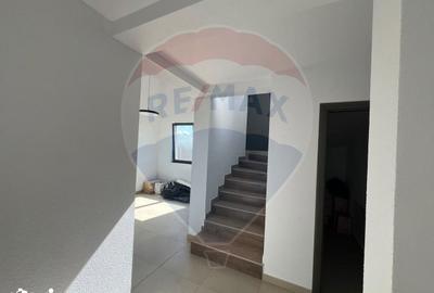 Casă cu 5 camere cu Teren 450 Mp în Nord - 10