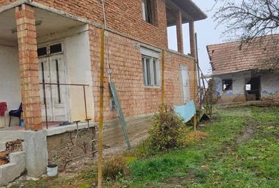 Casă cu 4 camere în Luna - 9