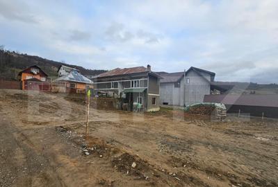 Casa veche cu 4 camere, demisol, teren 300 mp, zona Campen - 2