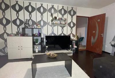 Vanzare apartament cu 3 camere, Sos.BUCURESTI.(Patibar)