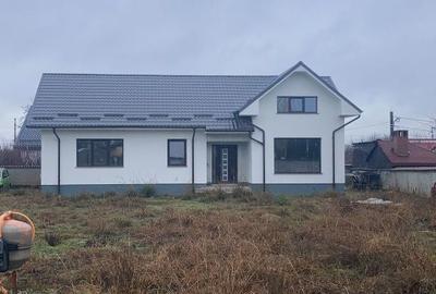 Casă cu 3 camere în Bariera Vâlcii - 1