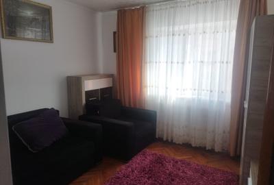 Apartament cu 3 camere semidecomandat în Central - 1