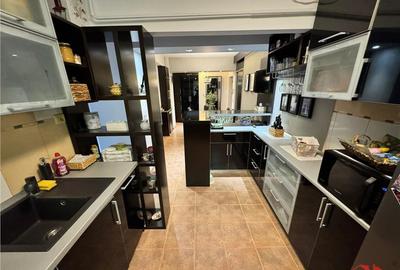 Apartament cu 3 camere decomandat, mobilat în Central