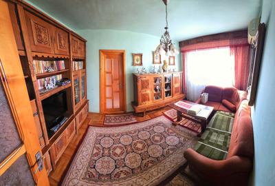 Apartament cu 3 camere semidecomandat în Central - 1