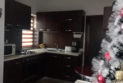 Vand apartament cu 3 camere