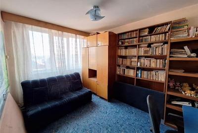 Apartament cu 3 camere decomandat în 9 Mai - 6