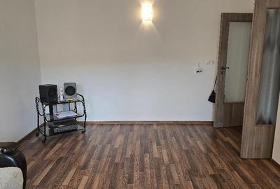 Vand apartament cu 2 camere decomandat in Deva, str. Pietroasa, et. 5 - 7