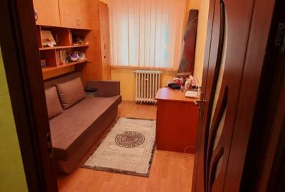 Apartament cu 3 camere decomandat în Crinț - 2
