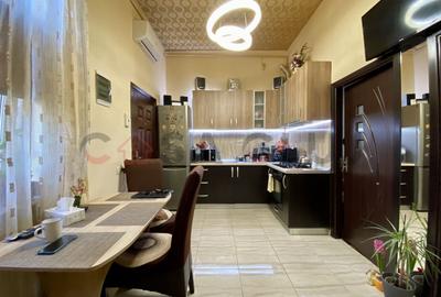 Apartament cu 4 camere semidecomandat, mobilat în Central - 1