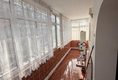 Apartament cu 3 camere decomandat în Central - 1