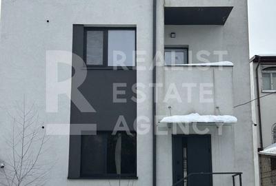 Casă individuală cu 8 camere cu Canalizare în 1 Mai - 59