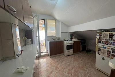 Apartament cu 3 camere decomandat, mobilat în Steaua