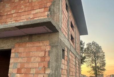 Casa la rosu cu placa de beton peste etaj Berceni, Ilfov - 3