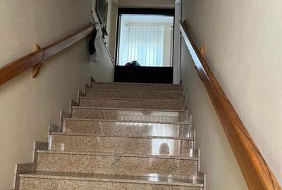 Casă cu 7 camere cu Teren 400 Mp în Aleea Tudor Neculai