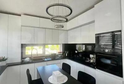 Casă cu 5 camere cu Teren 373 Mp în Central - 15